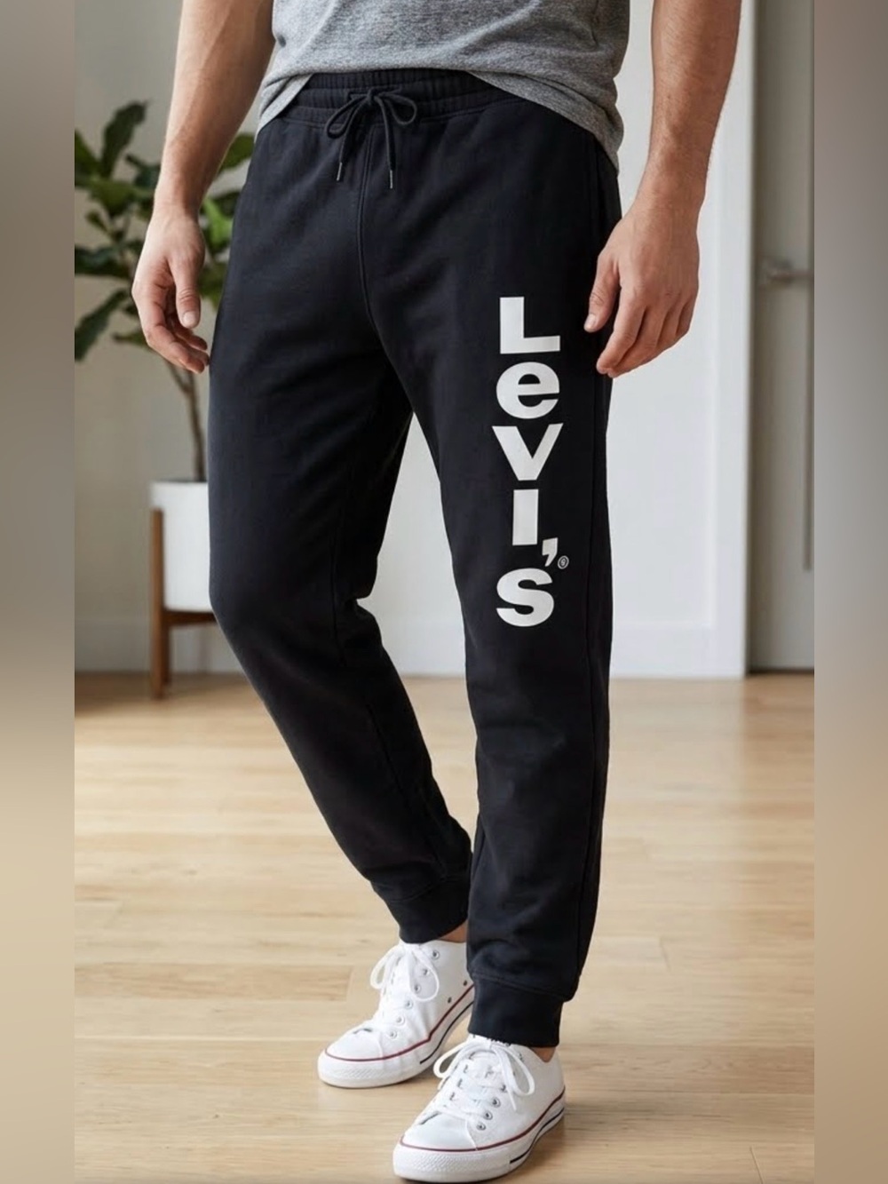 Levi’s Kids Black Logo Jogger Sweatpants Excellent Condition Size L